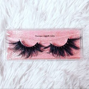 Flirty Lashes ‼️DEAL‼️